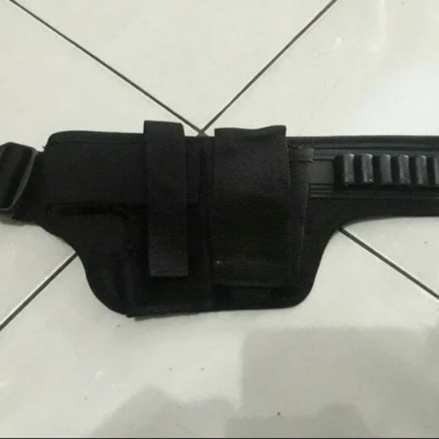 Sarung pistol pinggang