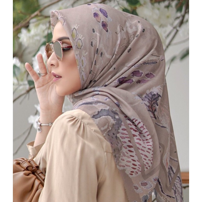 SALE BUTTONSCARVES Le Costa extended