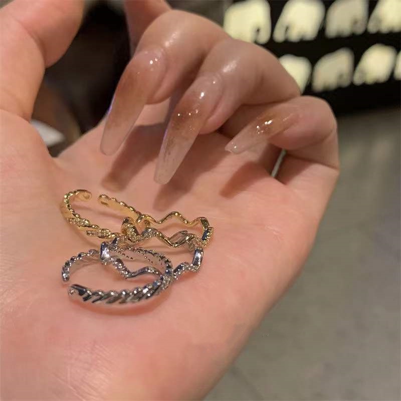 2pcs / Set Cincin Alloy Desain Gelombang Hias Berlian Imitasi Untuk Wanita