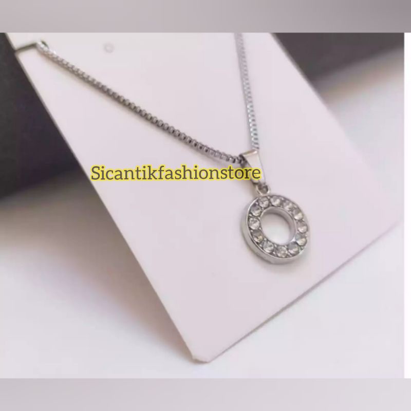 Kalung Titanium liontin Huruf O Silver Terlaris Anti Karat Tidak Luntur Fashion Pria Wanita Mewah