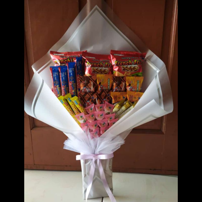 

Paket hemat handbucket snack wisuda get 5 bouquet