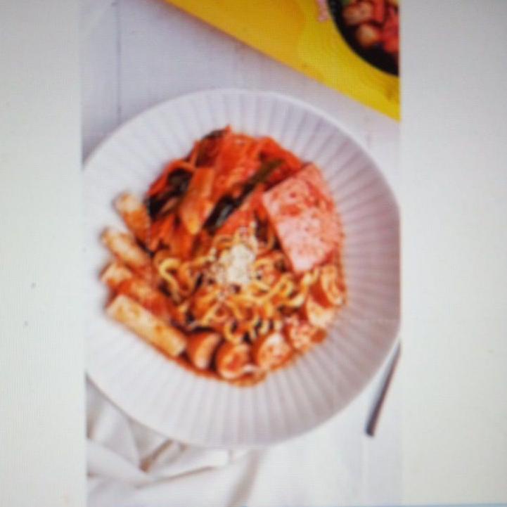 

➥ Eonnie Kitchen - Budae Jiggae Sup Pangkalan Militer ㅔ