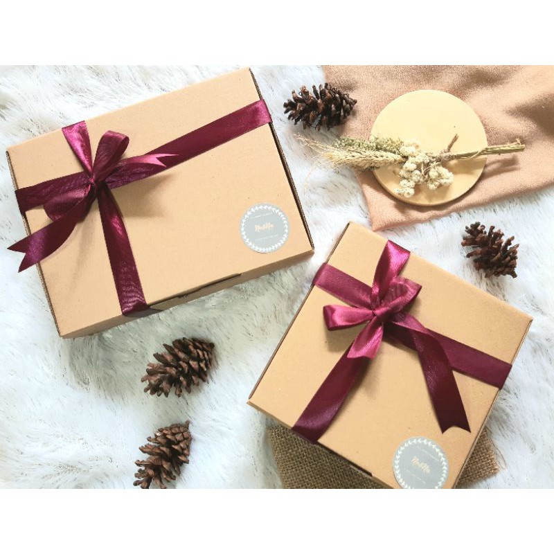 

Hampers hijab cocok untuk Hadiah Lebaran /Hadiah Ulang Tahun/Hadiah Kelulusan / Hadiah Pernikahan