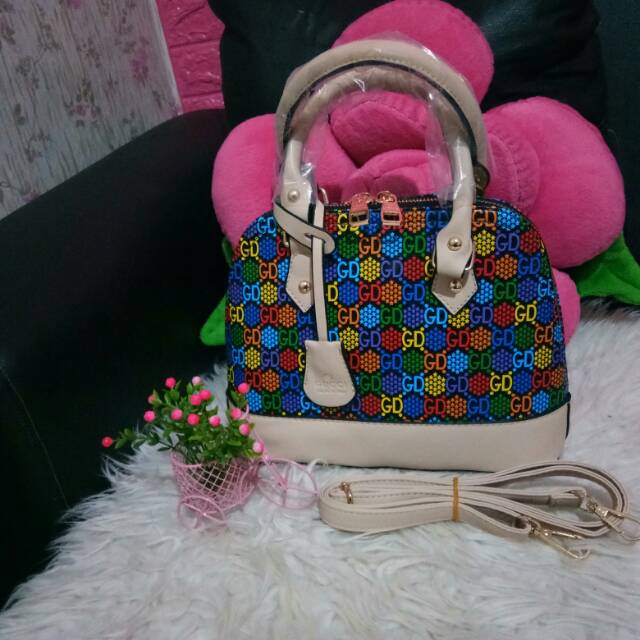 Tas gucci alma pelangi