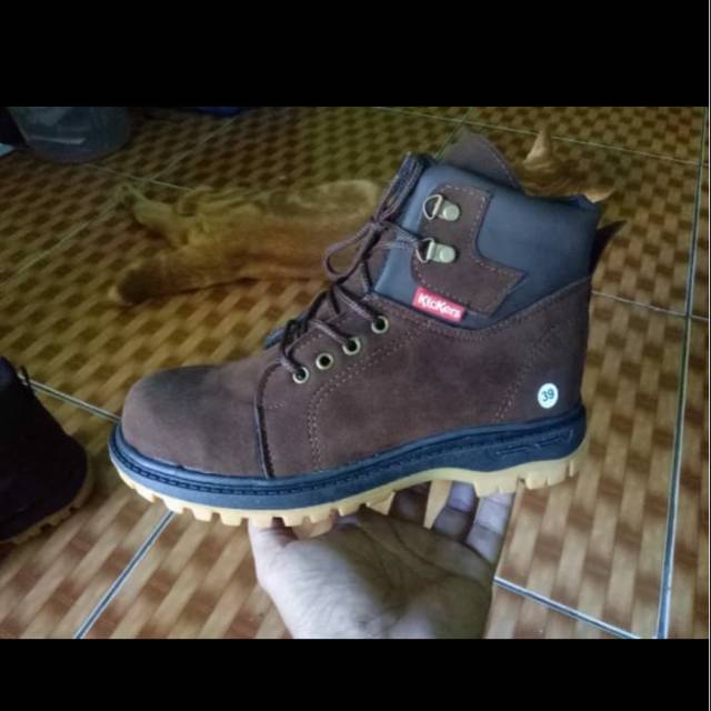 Sepatu boots sefti coklat