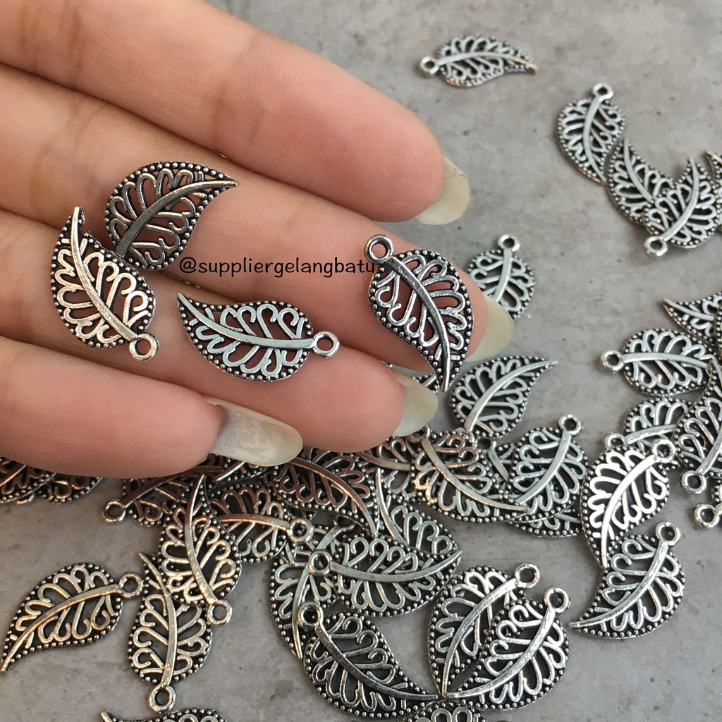 Aksesoris bandul Charms Logam Daun ukir SILVER liontin gelang kalung