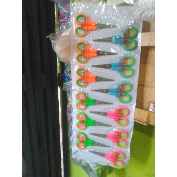 

gunting estika