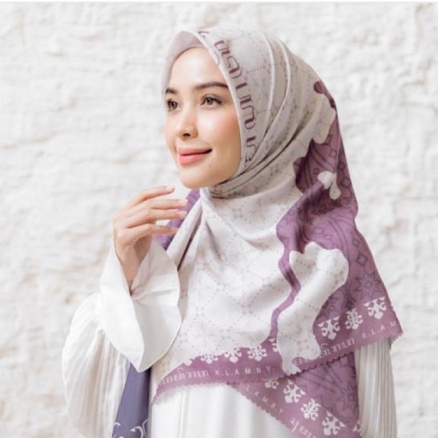 Minor Kanaka Scarf Wearing Klamby