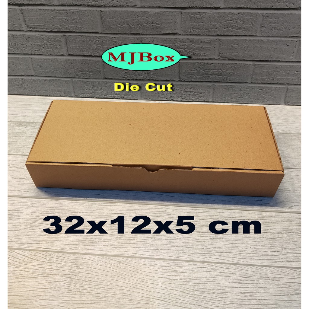 

KARDUS UK.32x12x5 CM..........BOX KARTON.UKURAN KUE BROWNIES BESAR