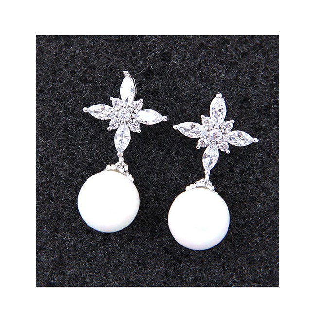 LRC Anting Tusuk Fashion Silver Zircon Pearl Earrings A59485