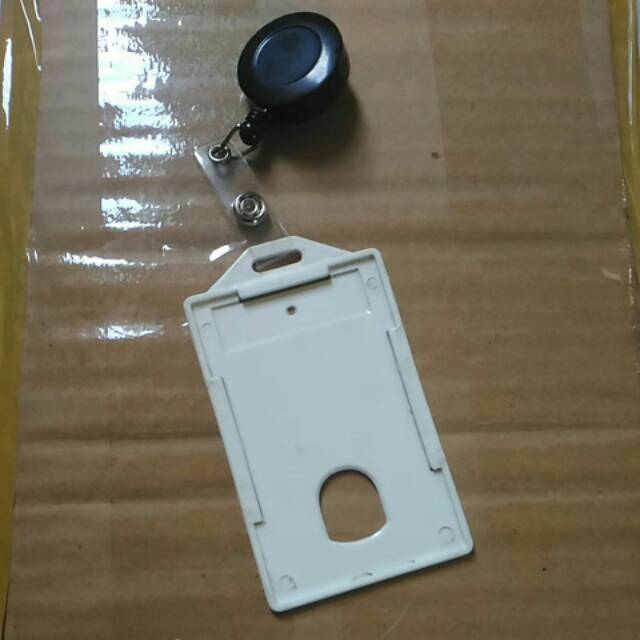 

Name tag kartu putih + pengait