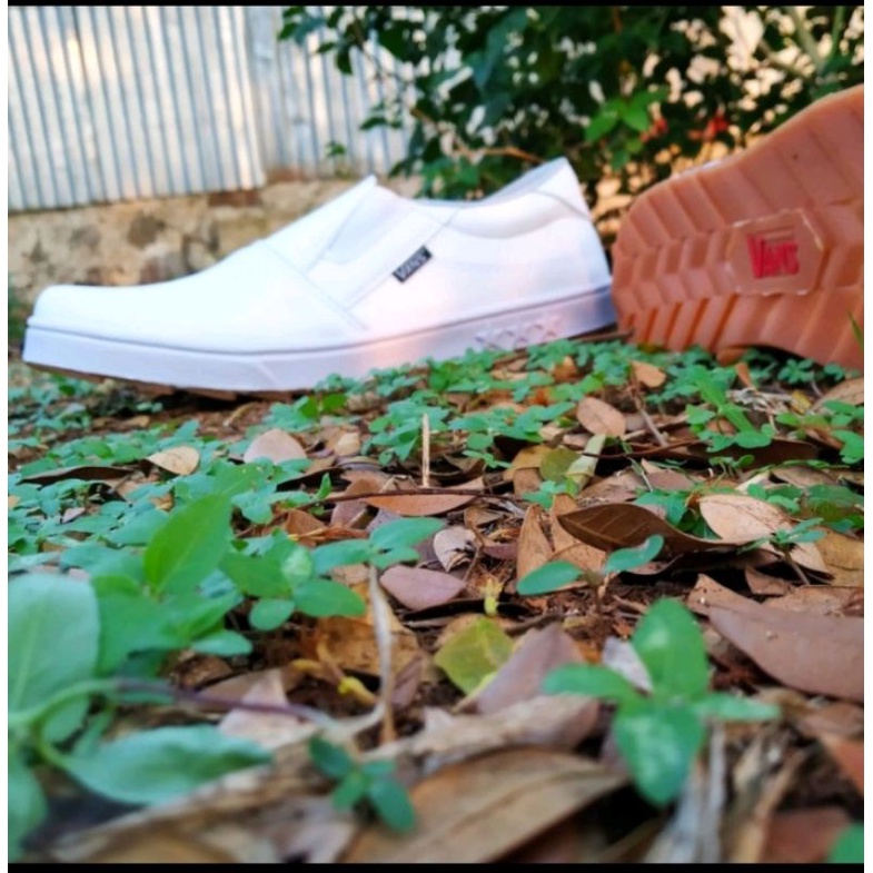 SEPATU KASUAL VANS SLIP ON PUTIH SEPATU TANPA TALI SEPATU PRIA WANITA
