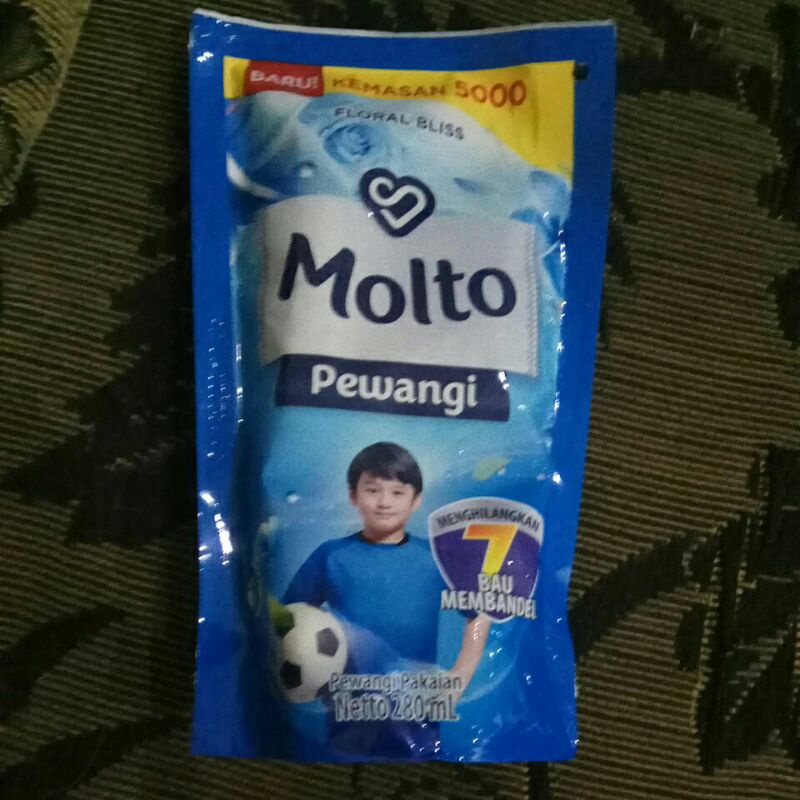 Molto pewangi pakaian 280ml