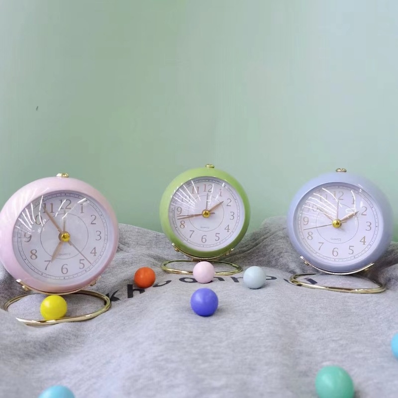Jam Alarm Bahan Logam Gaya Retro Minimalis Warna Permen Untuk Dekorasi Meja