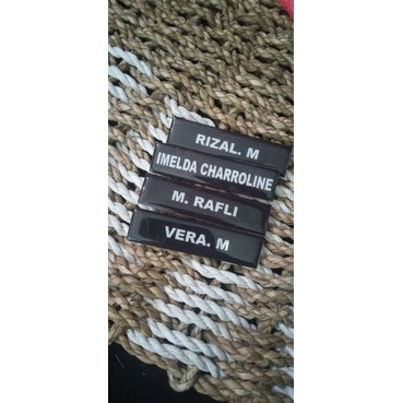 

Name Tag Rasin (nama dada)