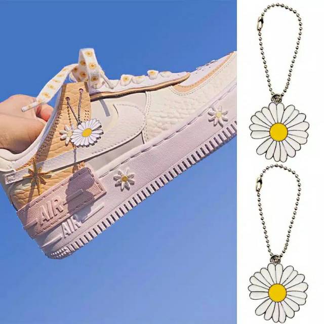 Set 2 Pcs Aksesoris Fashion Kpop Strap / G Tas / Kunci / Sepatu Daisy Import