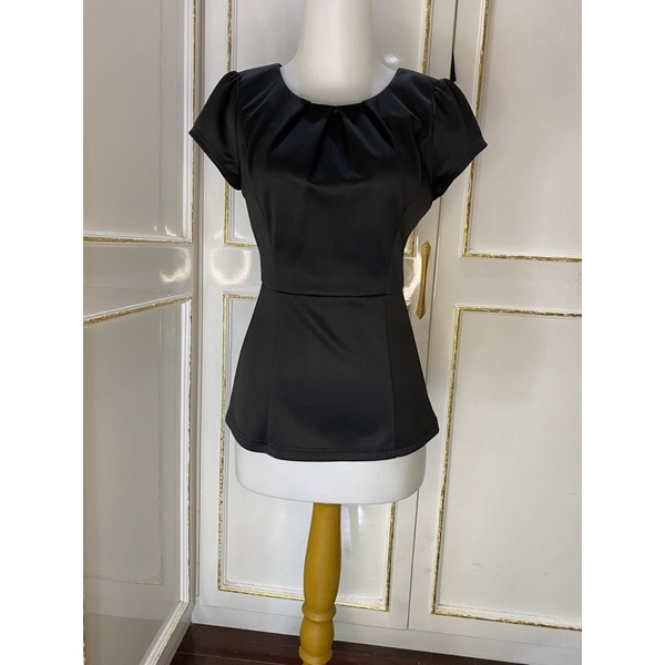 Baju atasan hitam wanita