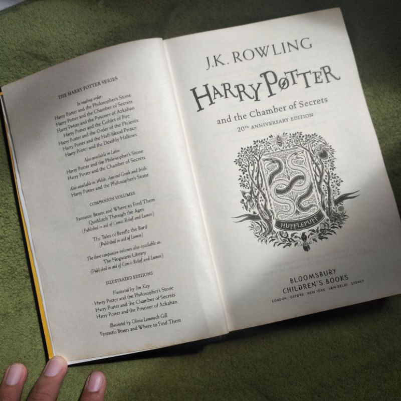 

Harry Potter And the Chamber of Secrets Hardcover Anniversary Edition Hufflepuf Edition Novel Import