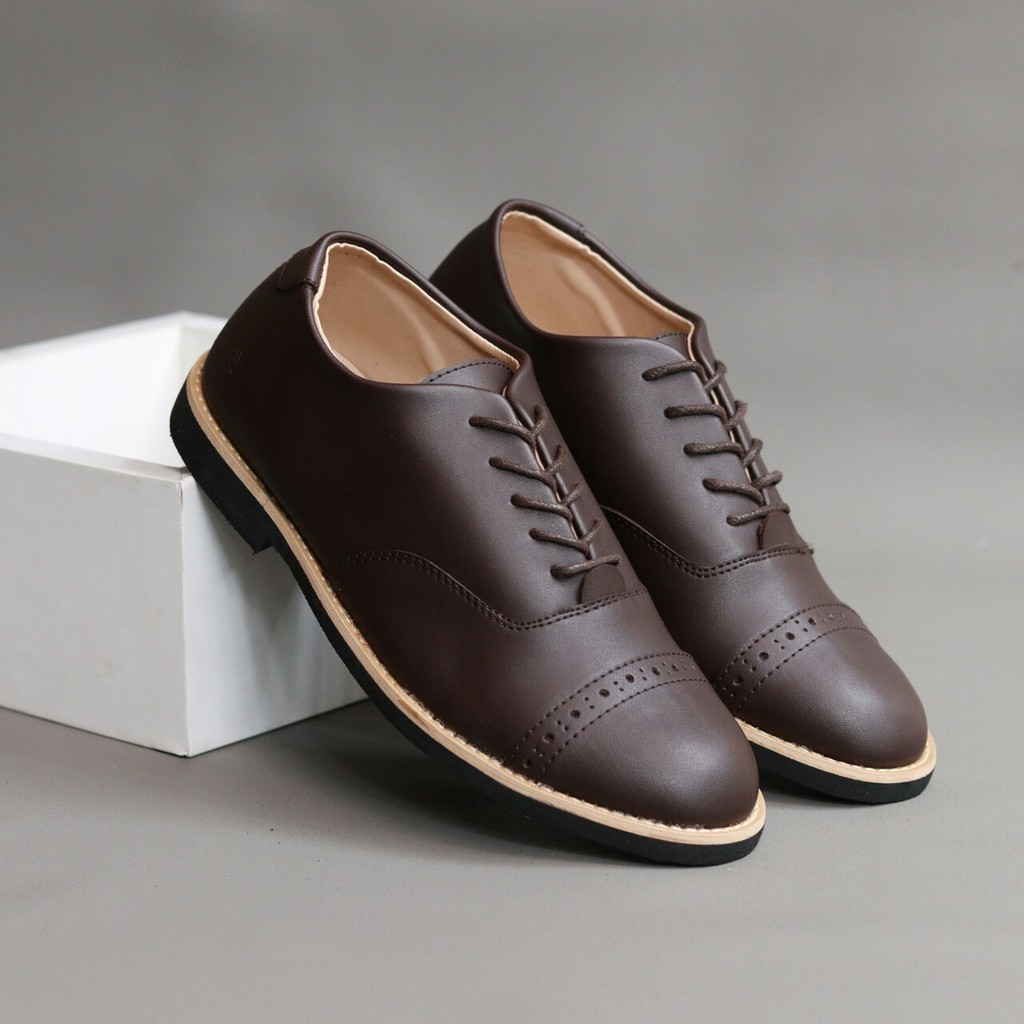 SepatuFormal Pantofel pria Resmi Formal Hitam Brown Casual Kantor Kuliah Pesta Kondangan Gereja Kerja PNS Guru Kulit Sintetis Terlaris Murah