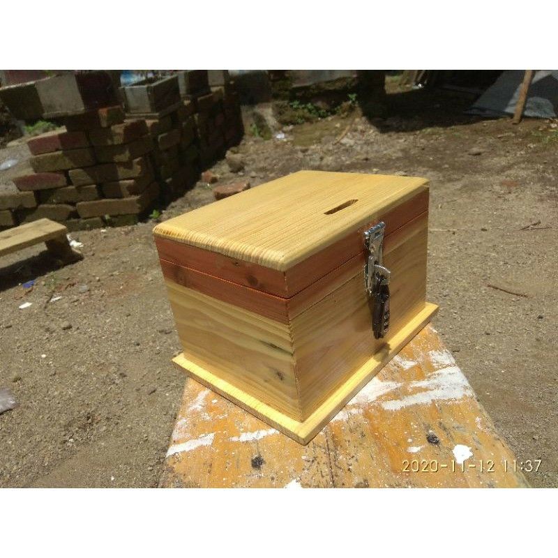 kotak amal plus gembok/ kotak kayu/kotak amal kayu/kotak jati belanda/kotak kayu plus gembok