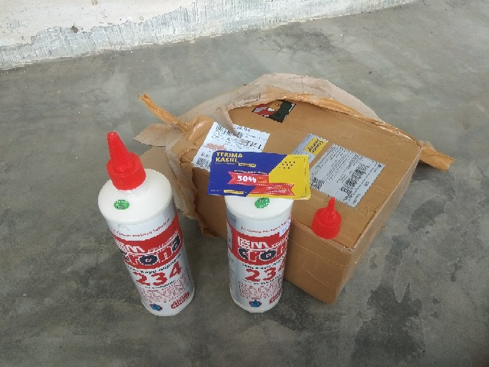 Crona Lem Kayu (lem Crona 234 600 Gram Sr Aliphatic)