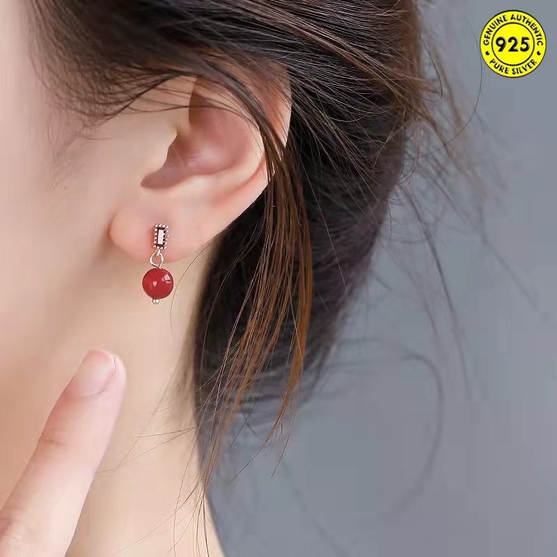 Anting Tusuk Asimetris Model Kacang Merah Untuk Wanita