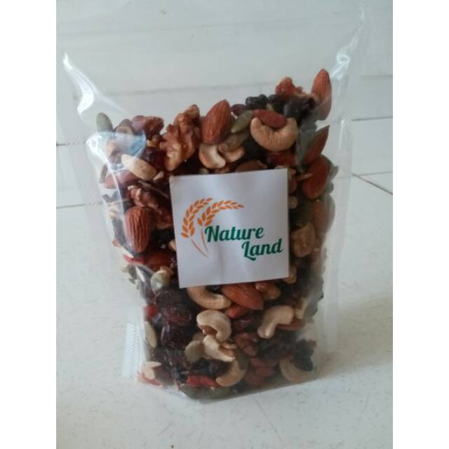 

Roasted Trail Mix Nuts Fruits 250 Gr