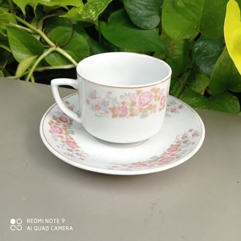 SET cangkir dan piring cawan keramik motif bunga aesthetic anime