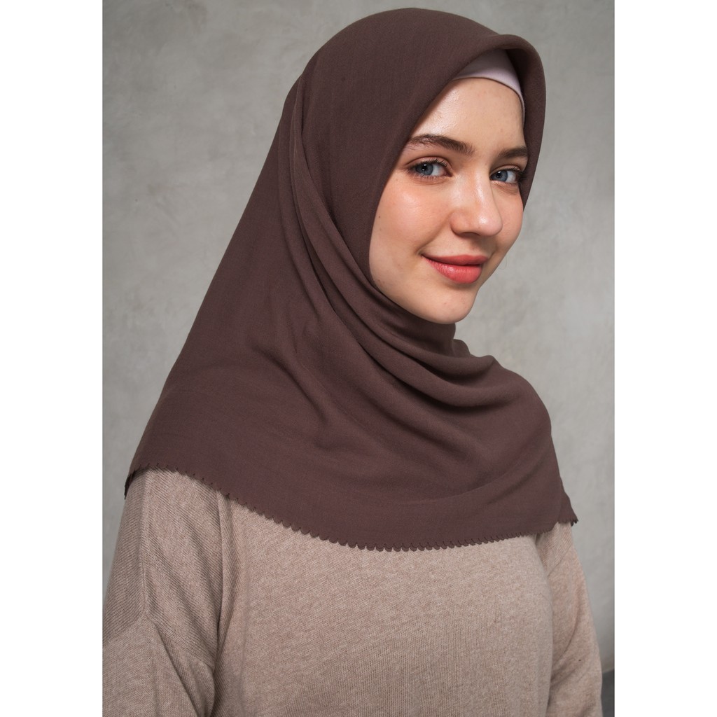 

Farah Square Chesnut Brown