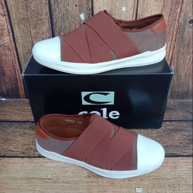 SEPATU KASUAL SLIP ON PRIA (Cole) COKLAT - M082BR