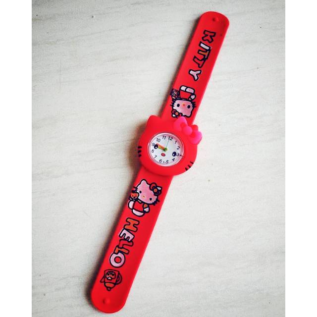 Jam tangan tepuk bayi