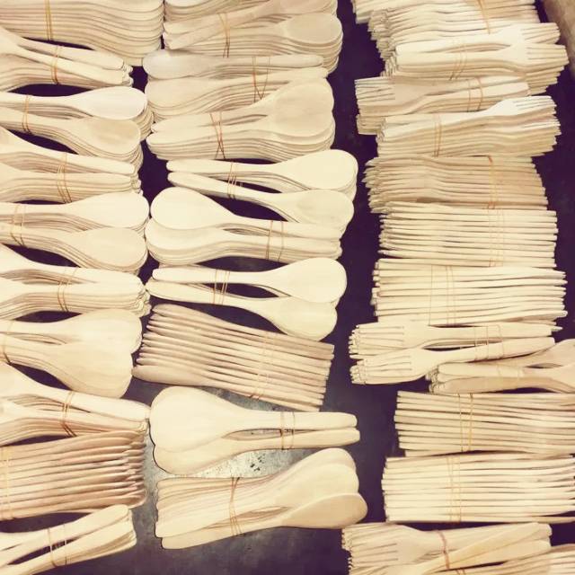 Sendok garpu kayu suvenir sepasang