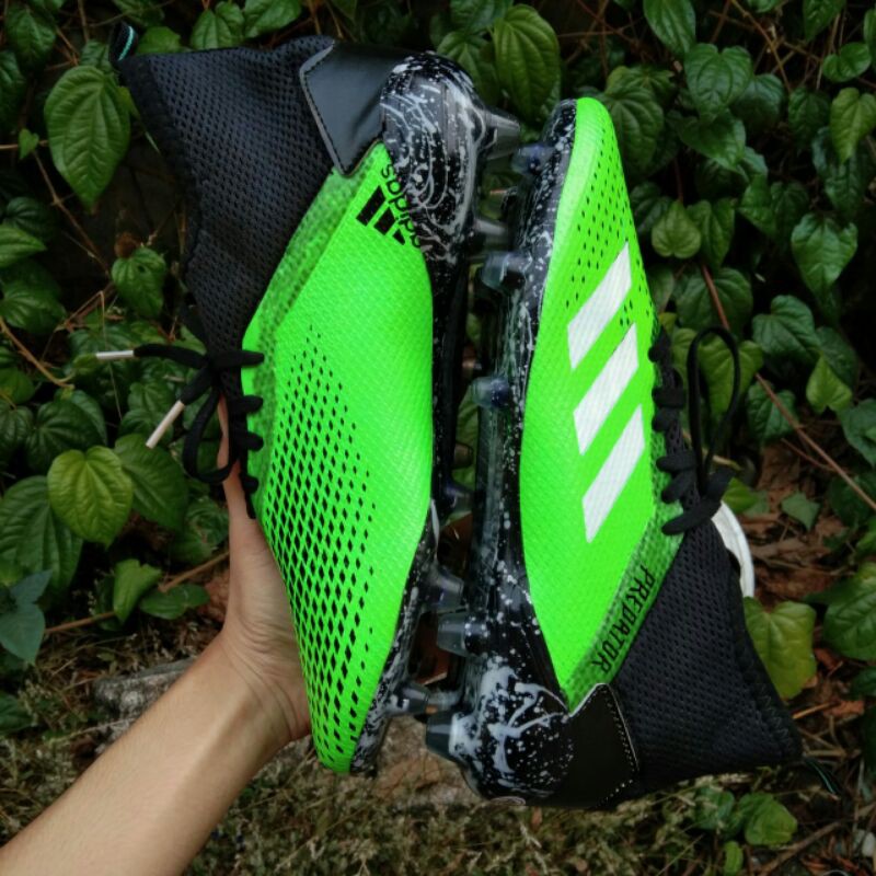 sepatu bola.predator