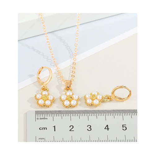 LRC Kalung Fashion Necklace Alloy Pearl Flower Necklace