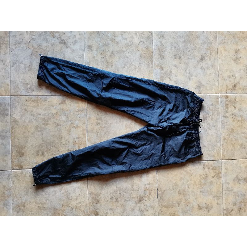 celana training second / second branded/ celana olahraga / uniqlo second