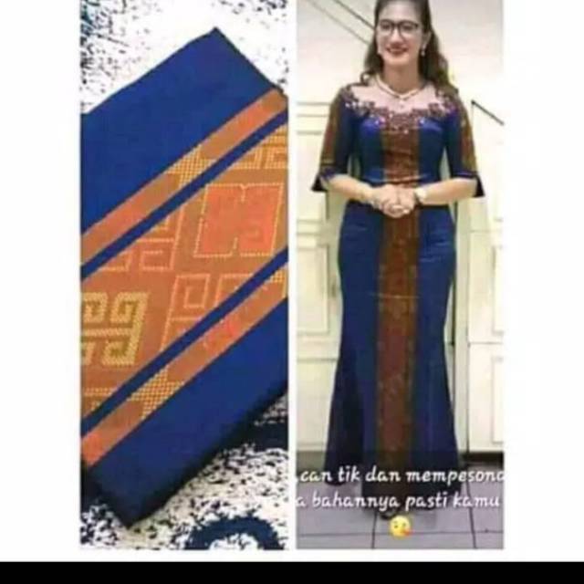 Dres pesta tenun kamen