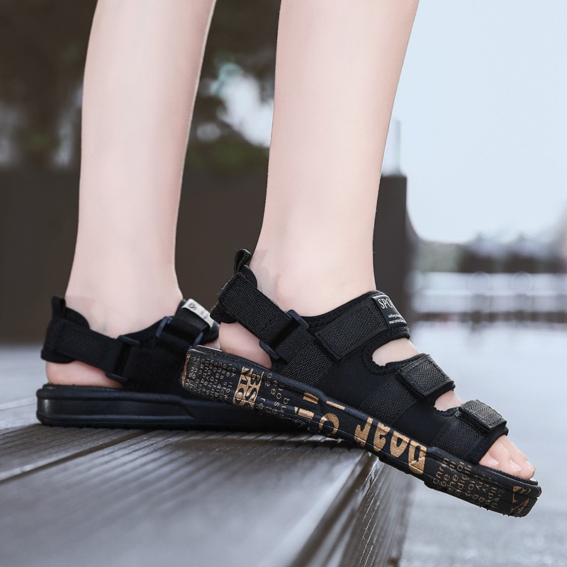 Sandal Velcro Musim Panas Anak Laki-laki Baru Kasual Pantai Non-slip Penggunaan Ganda Ukuran 28-36