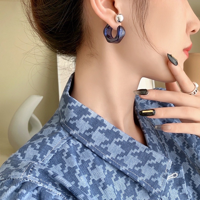 Acrylic transparent earrings