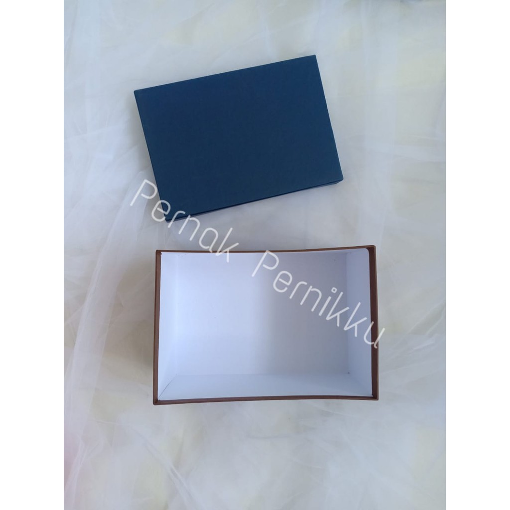 

Box Kotak / Box Hadiah / HardBox / Box Buket / Box Fancy / Box Kotak Biru / Kotak Kado