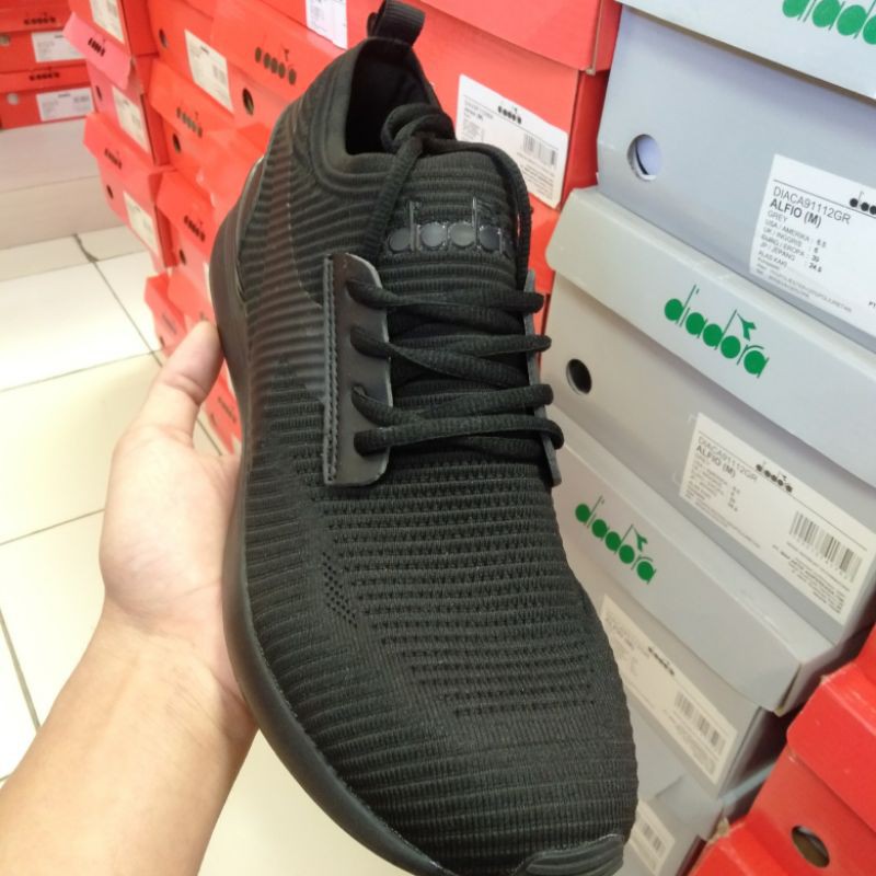 Sepatu Olahraga Diadora Pria Promo