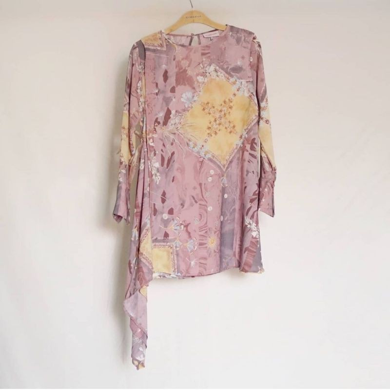 earth top ria miranda