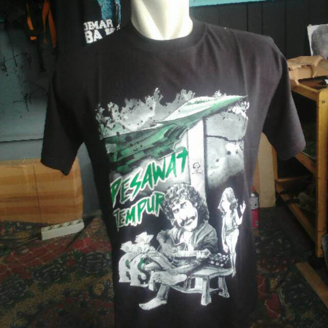 Kaos iwan fals pesawat tempur