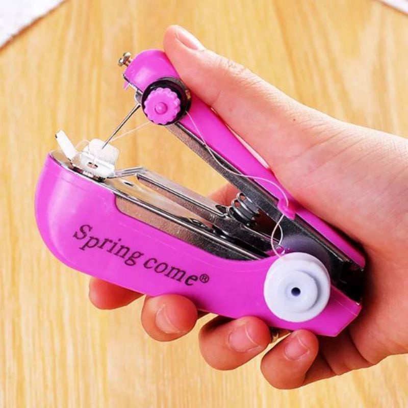 Mesin Jahit Tangan Kecil Merk Brand Spring Come Mini Portable Sewer Machine Warna Warni Alat Peralatan Perlengkapan Accecories Handy DIY Tanpa Listrik Unik Lucu Cute Small Mini The Best Seller UniQue Grosir Termurah Little Miss Sunshine Malang