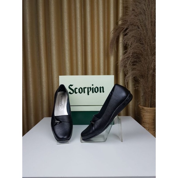 Sepatu scorpion