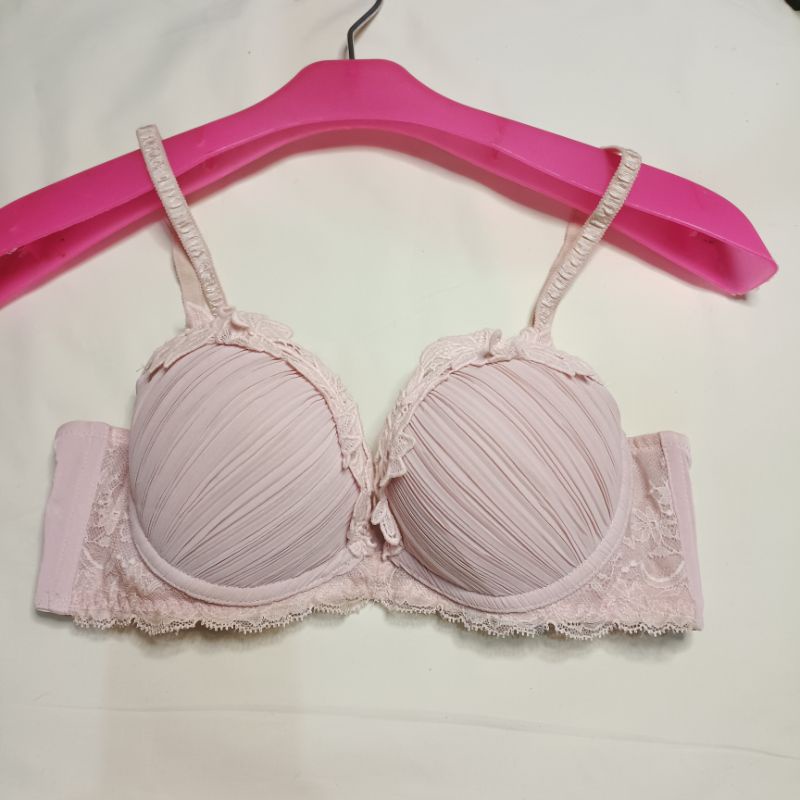 preloved bra branded vera wang size 34 B busa push up