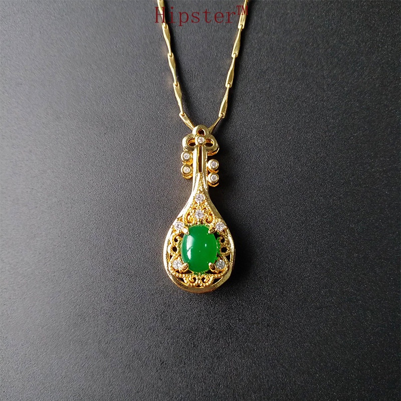 Elegant Emerald Gem Pendant Vintage Gold Clavicle Chain