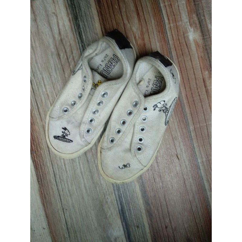 Sepatu Anak Preloved Zara Snoopy Peanuts Sneakers Preloved