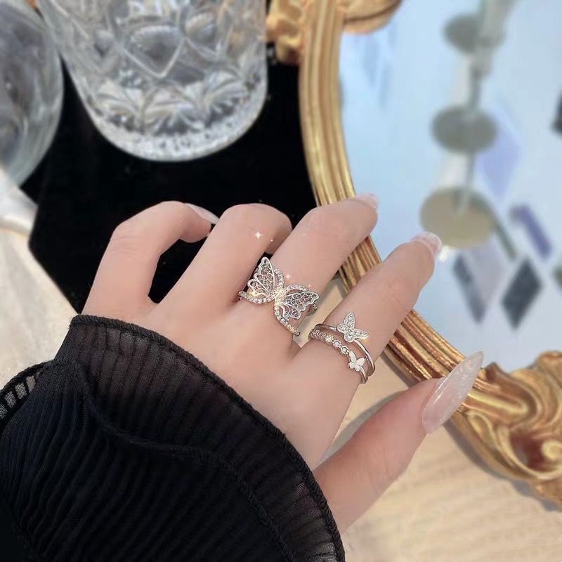 Set Cincin Desain Kupu-Kupu Aksen Kristal Warna Silver Untuk Wanita