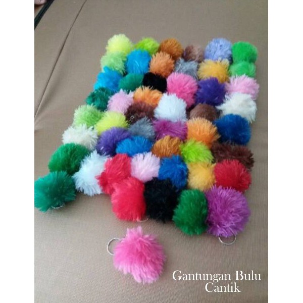 Gantungan Pompom Bulu