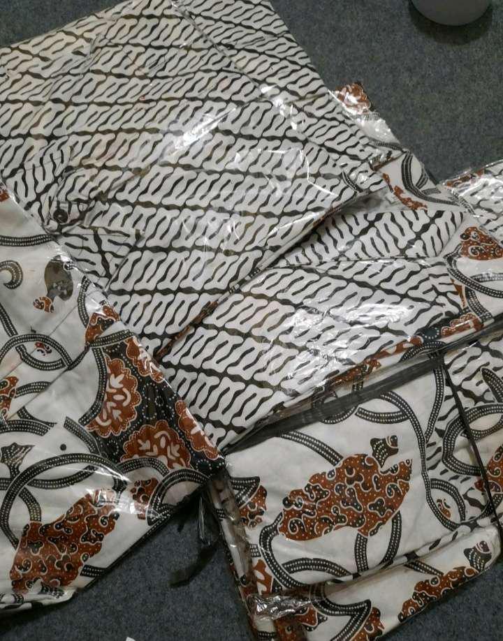 Hem Pria Batik M-jumbo